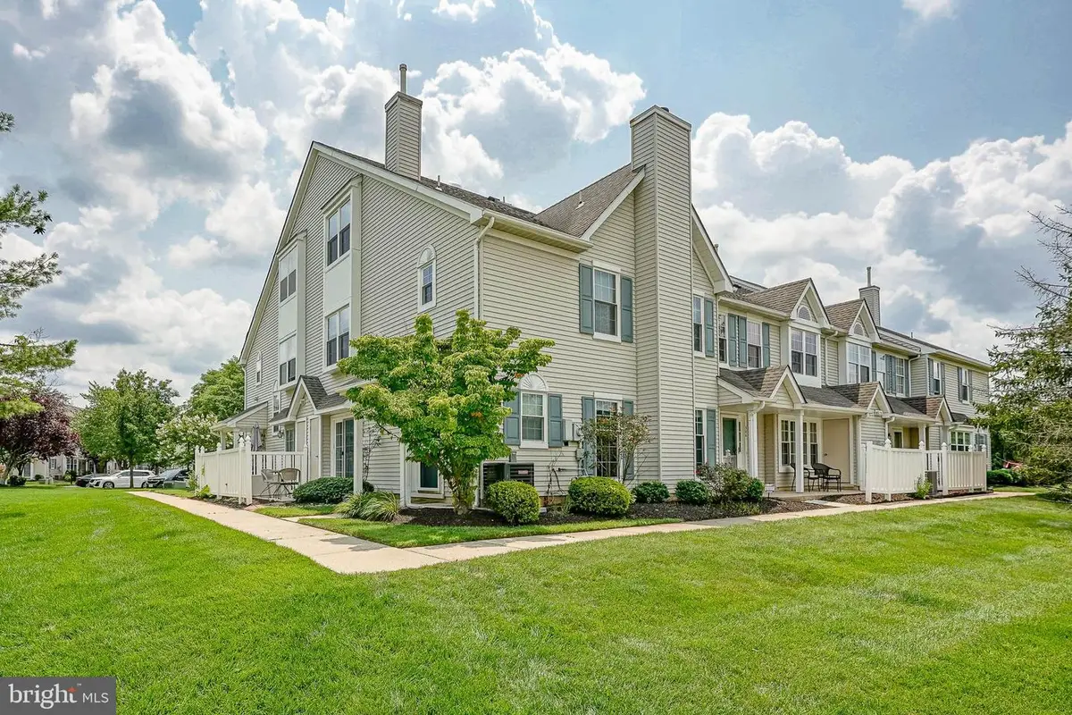 305 Oliphant Ln, Mount Laurel, NJ 08054 - #1