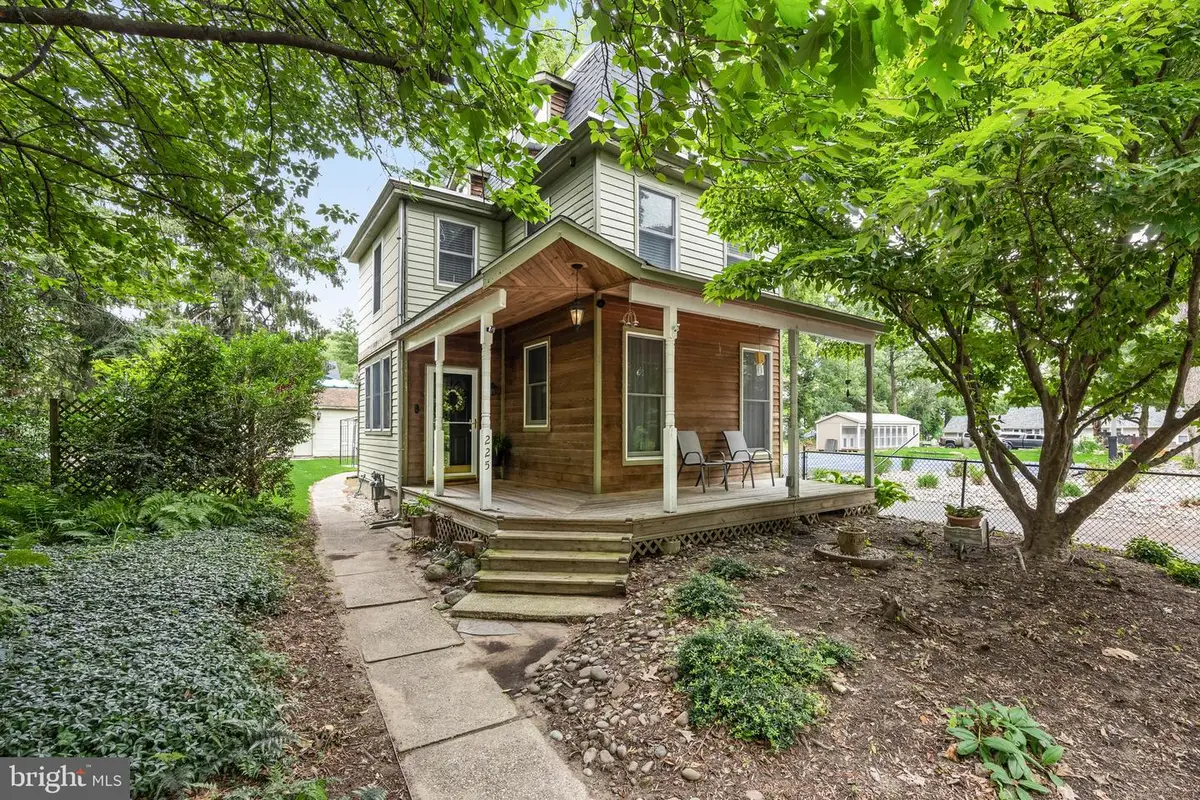 225 Van Kirk St, Beverly, NJ 08010 - #1