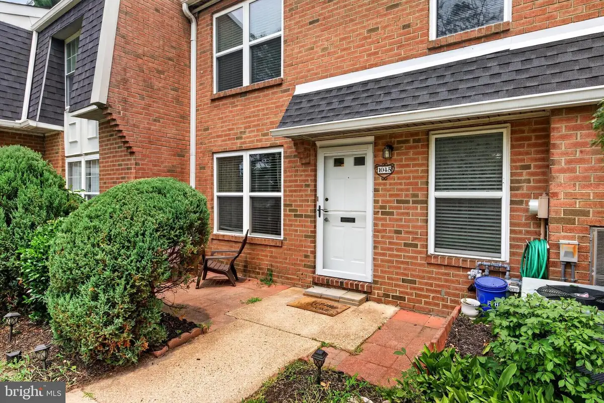 1045 Harbour Dr, Palmyra, NJ 08065 - #1