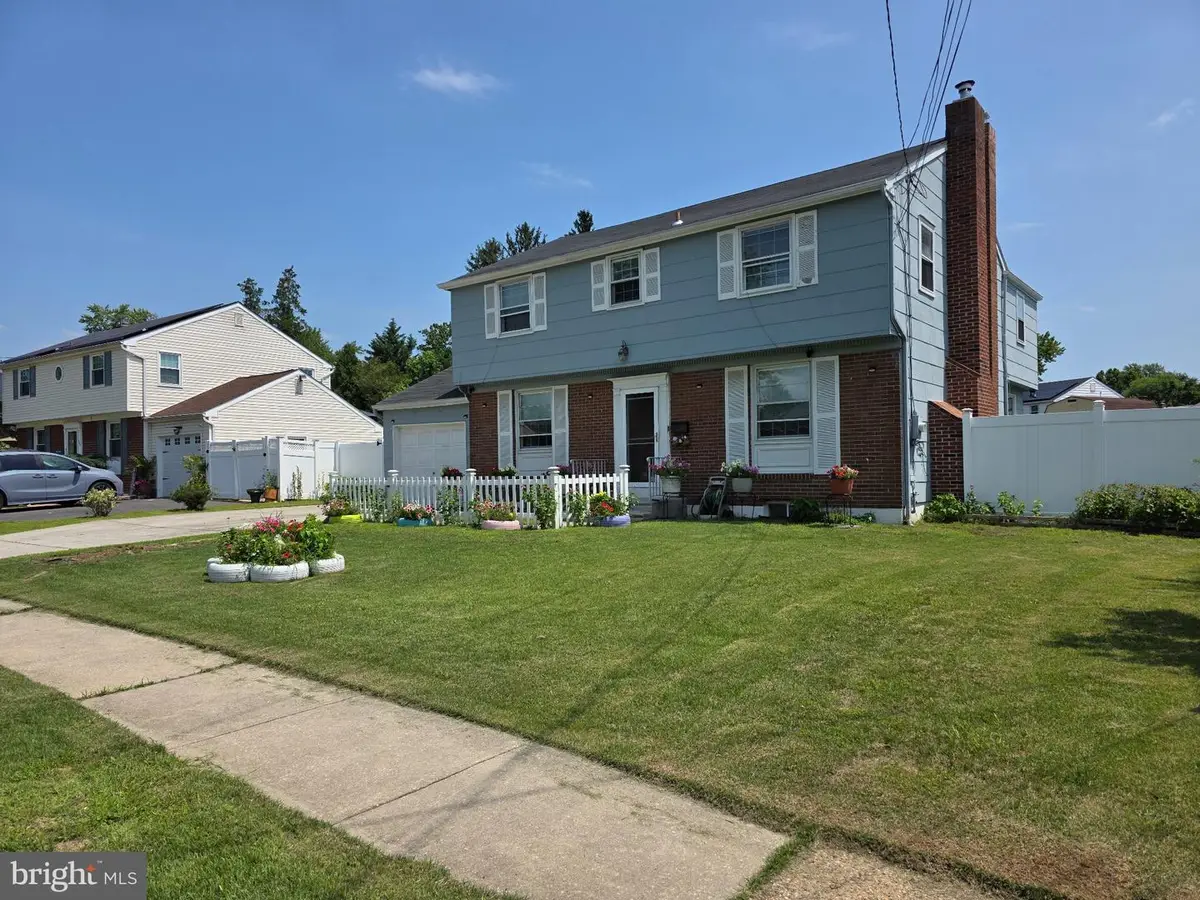 242 Hendrickson Ave, Beverly, NJ 08010 - #1