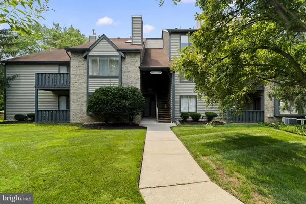 5302-a Aberdeen Dr, MOUNT LAUREL, NJ 08054