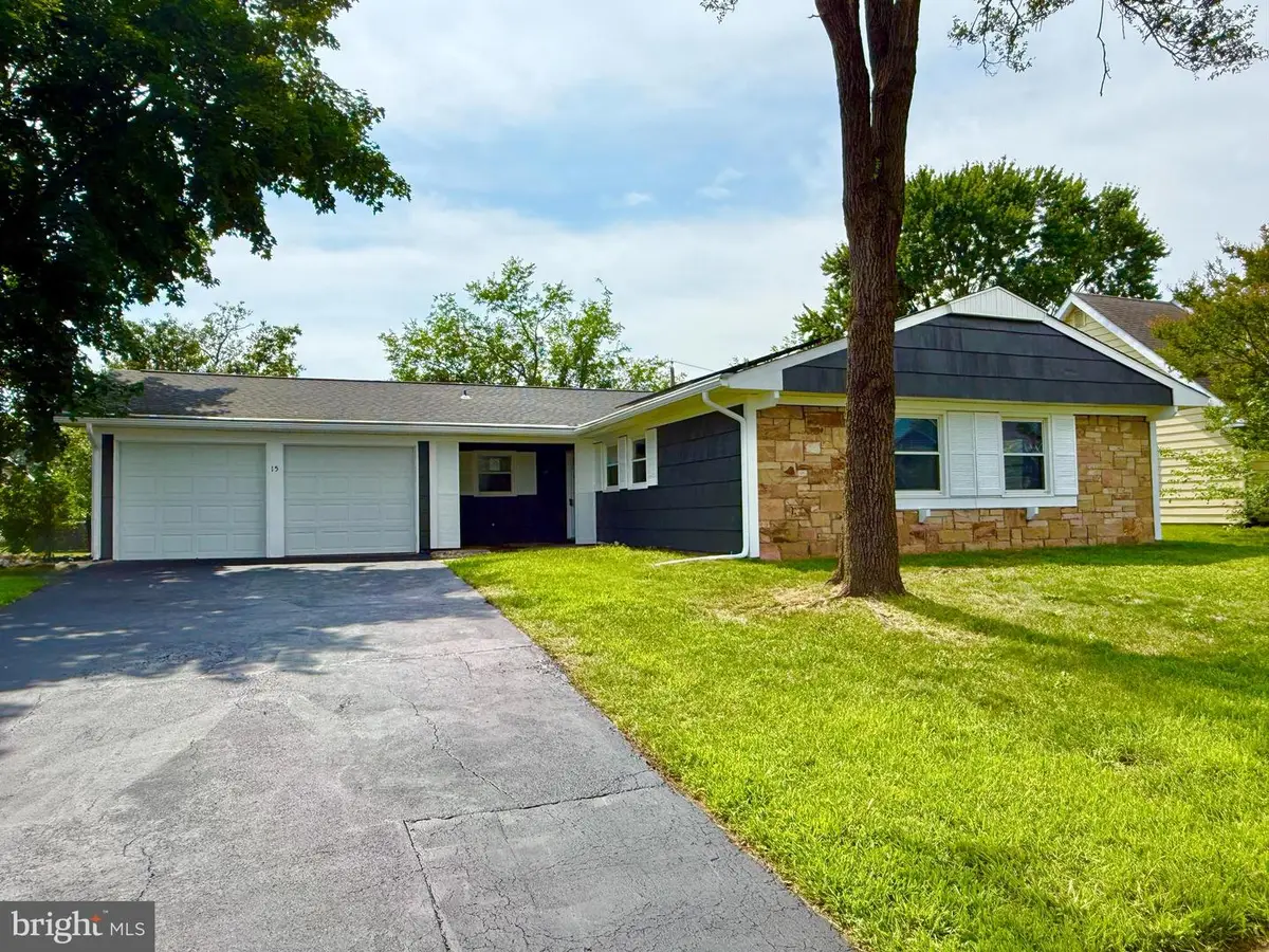 15 Garrett Ln, Willingboro, NJ 08046 - #1