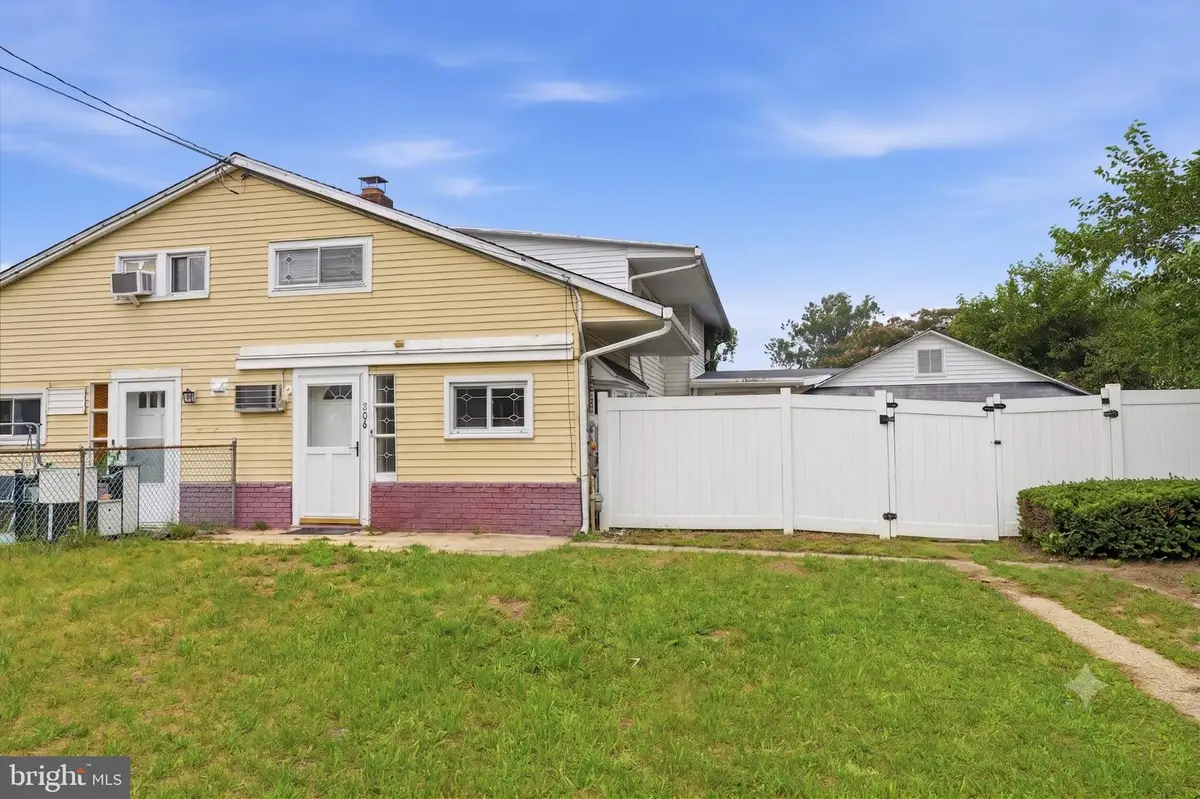 806 Shadeland Ave, Burlington, NJ 08016 - #1