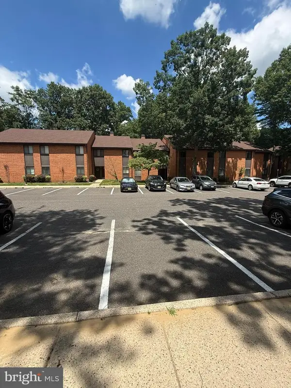 106-b Kelly Cove, MOUNT LAUREL, NJ 08054