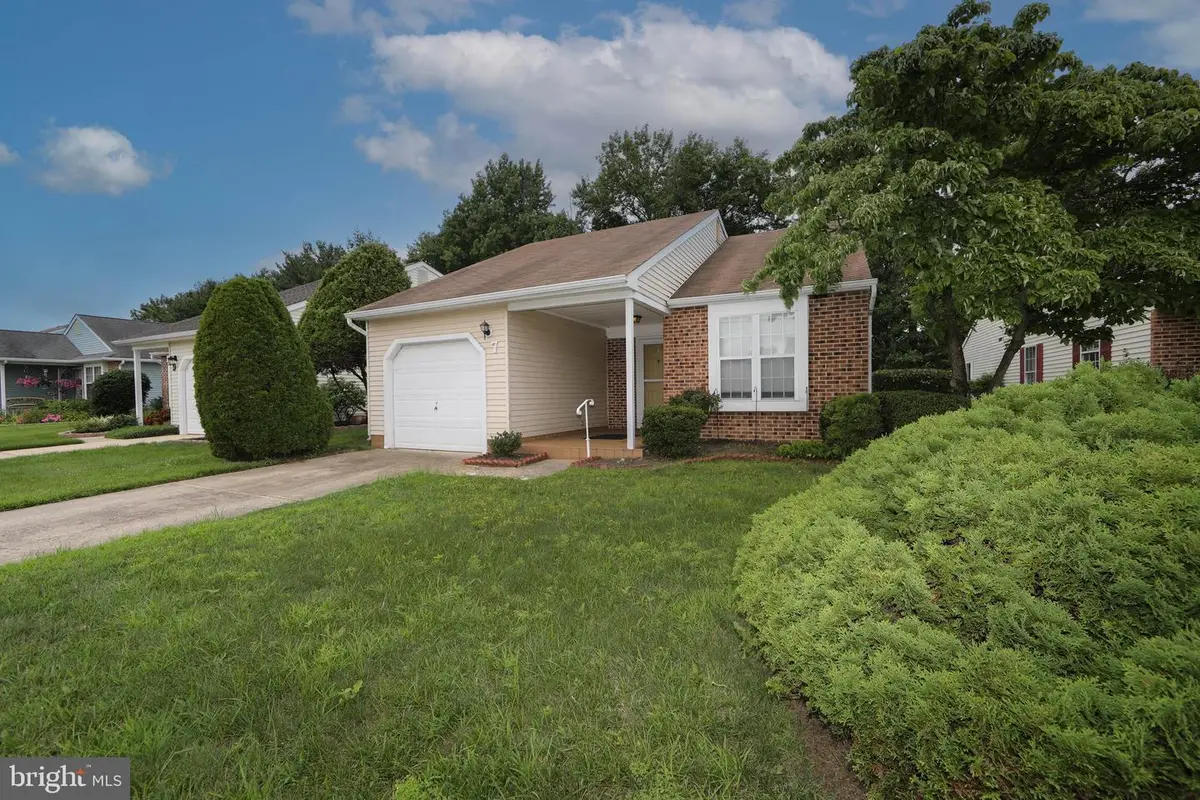 7 Fairfax Dr, Mount Laurel, NJ 08054 - #1