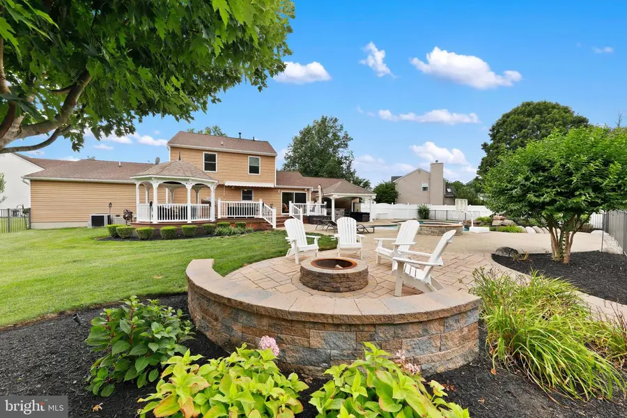 4 Castle Ct, Bordentown, NJ 08620 - #2