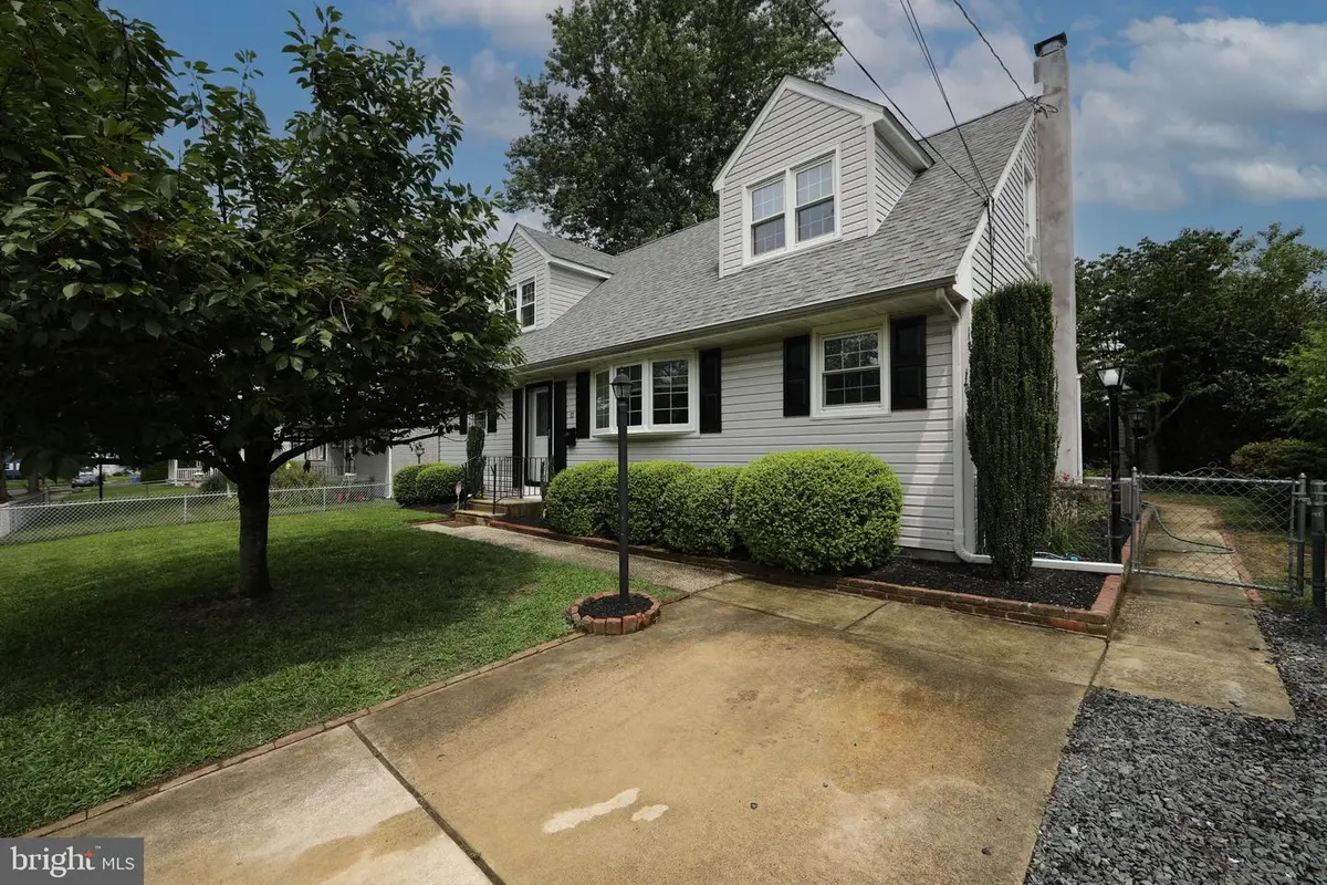 37 Woodbine Ave, Maple Shade, NJ 08052 - #1
