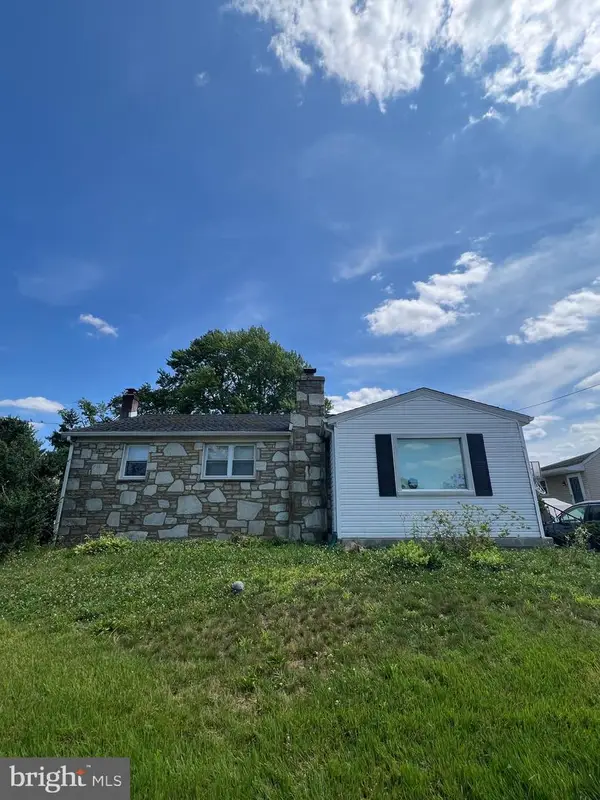 12 Collins Ln, MAPLE SHADE, NJ 08052