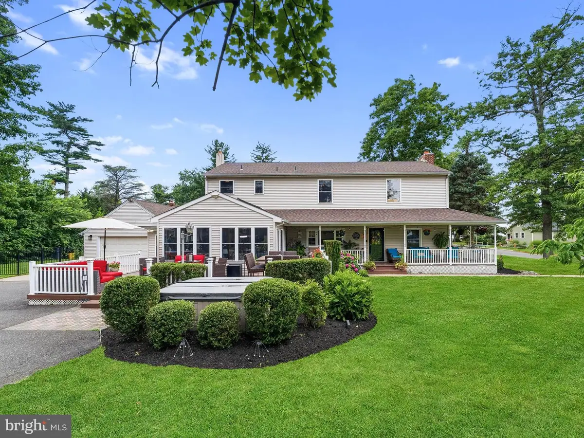 425 Delaware Ave, Delanco, NJ 08075 - #1