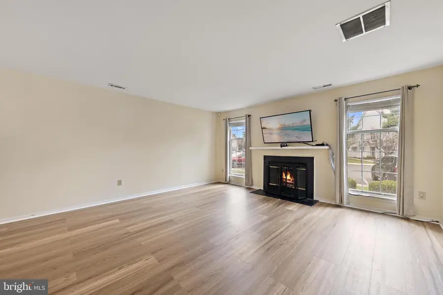 301 Oliphant Ln, Mount Laurel, NJ 08054 - #3