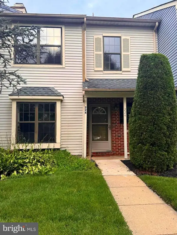 224 Crown Prince Dr, MARLTON, NJ 08053