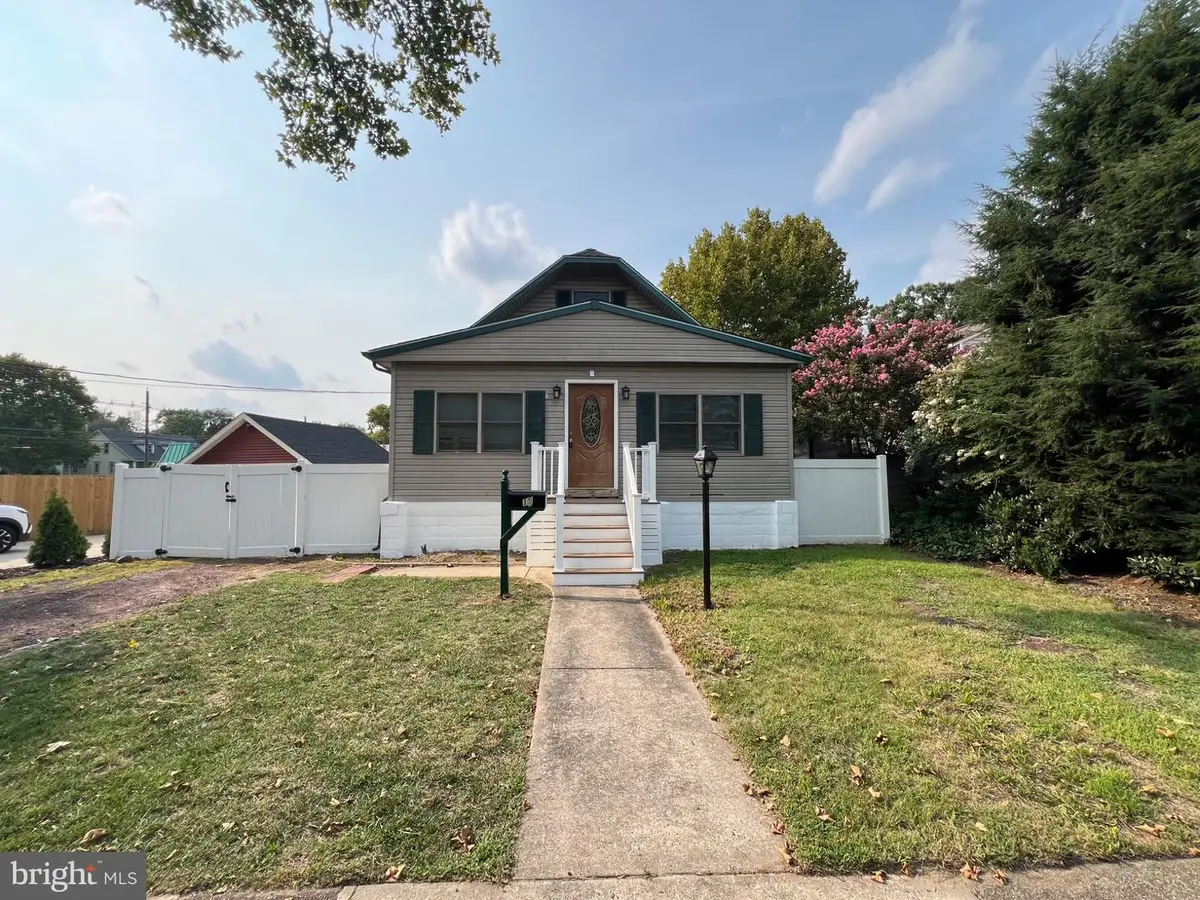 15 E Charles St, Palmyra, NJ 08065 - #1