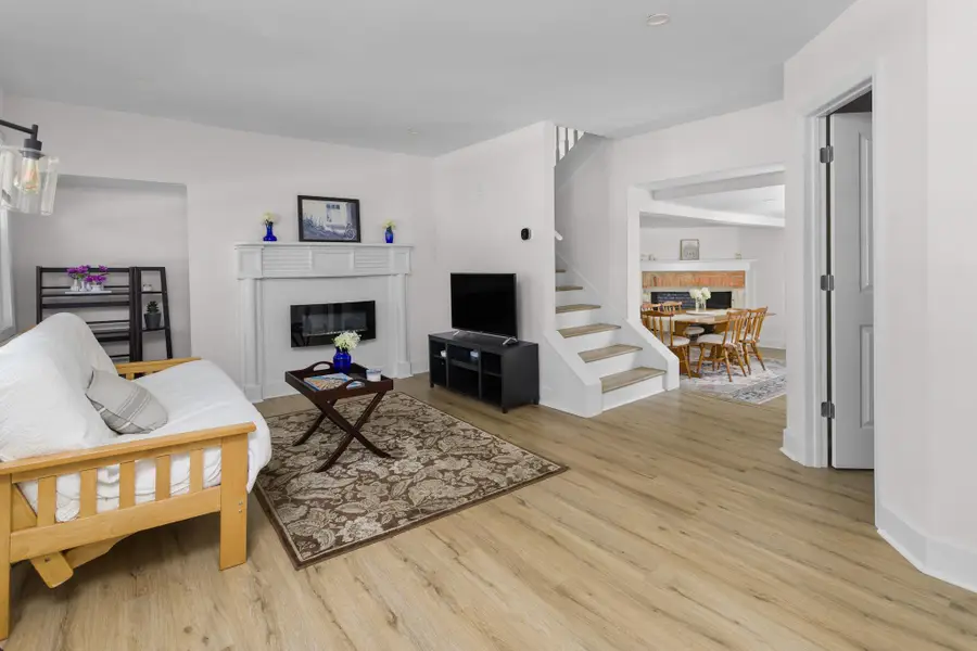 16 E Burlington St, Bordentown, NJ 08505 - #3