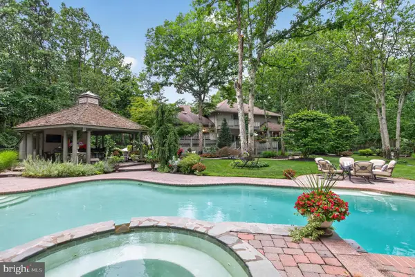 8 Pinecrest Dr, MEDFORD, NJ 08055