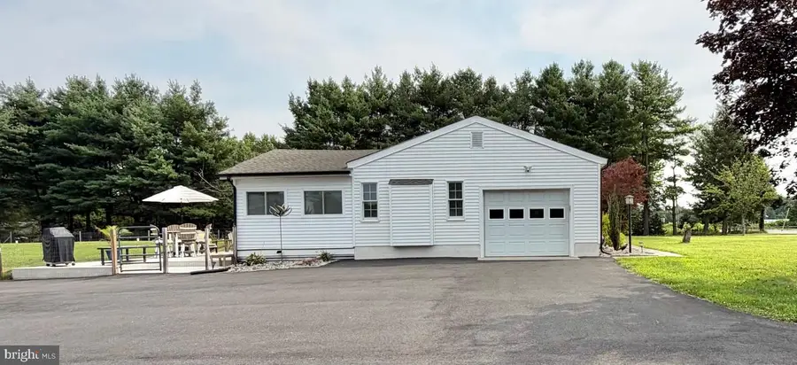 2291 Monmouth Rd, Jobstown, NJ 08041 - #2