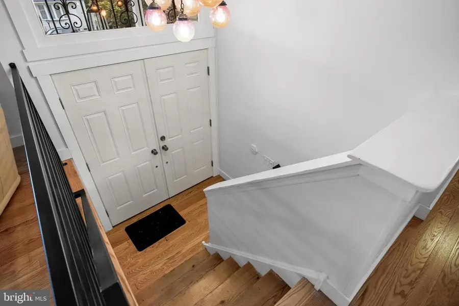 34 W 8th St, Burlington, NJ 08016 - #3