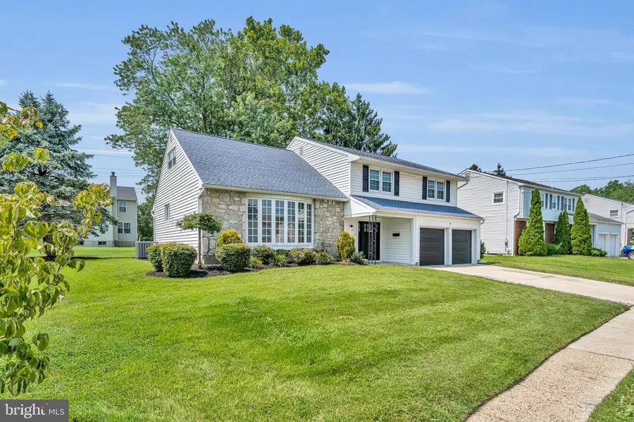19 Kingsbridge Dr, Burlington, NJ 08016 - #3