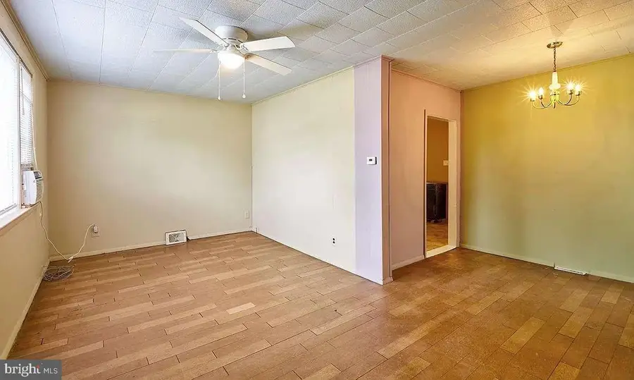 104 Vernon St, Bordentown, NJ 08505 - #2