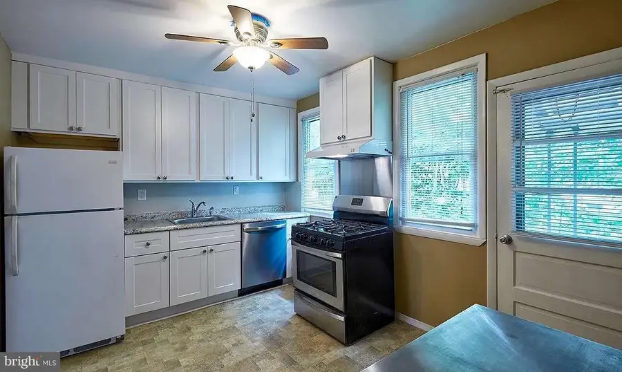 104 Vernon St, Bordentown, NJ 08505 - #3