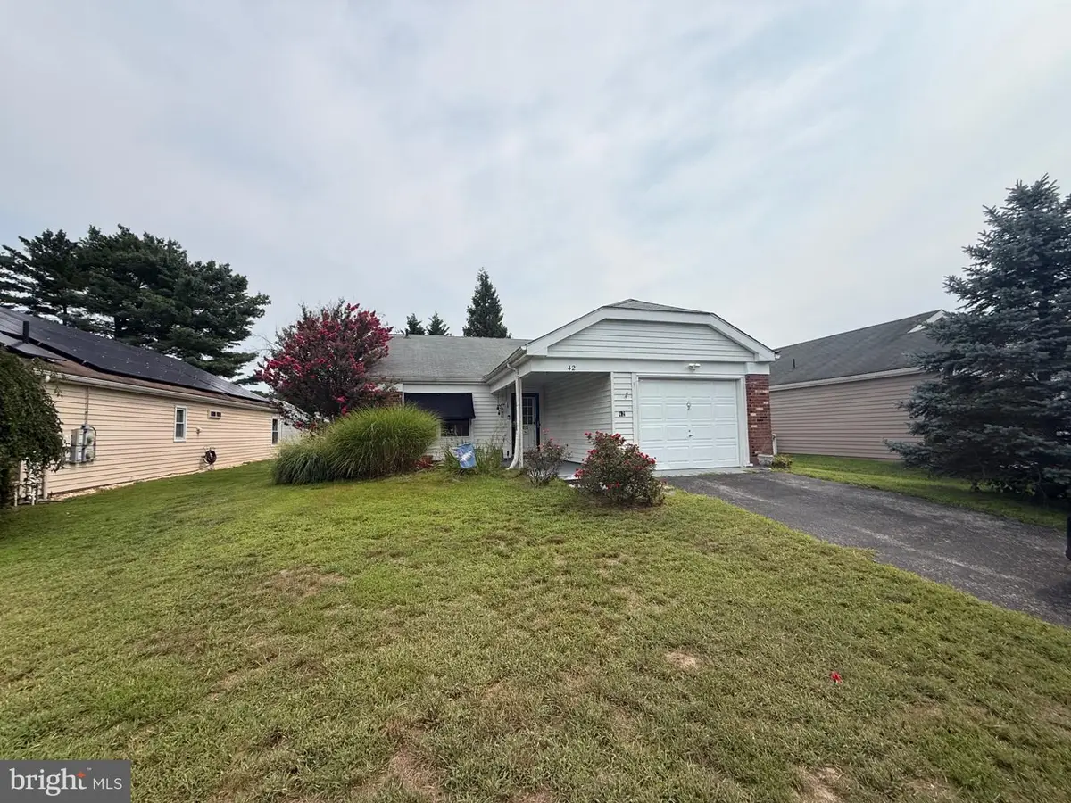42 New Castle Dr, Leisuretowne, NJ 08088 - #1
