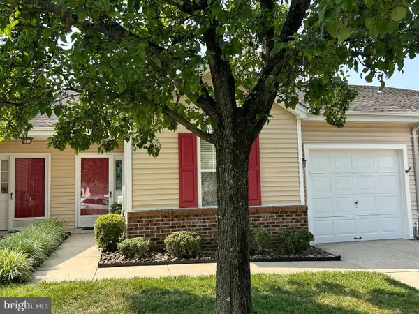 4 Clifford Dr, MOUNT LAUREL, NJ 08054