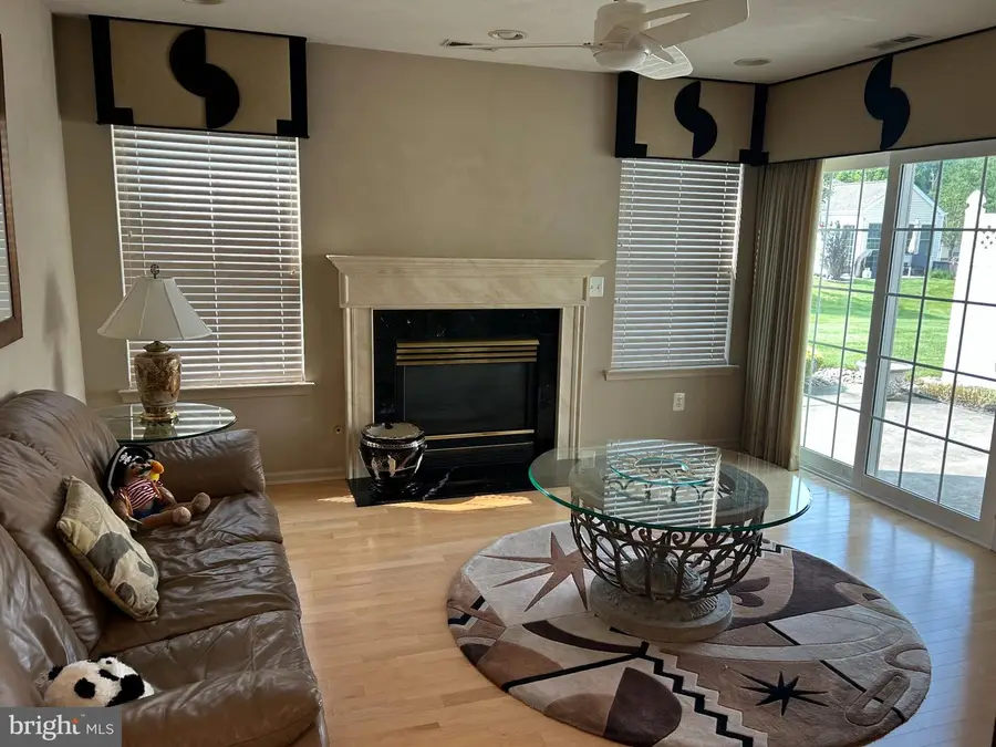 4 Clifford Dr, Mount Laurel, NJ 08054 - #3