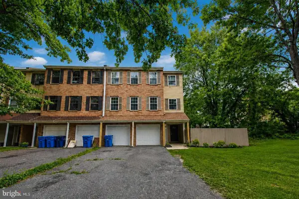 205 Chaucer Ct, MOUNT LAUREL, NJ 08054