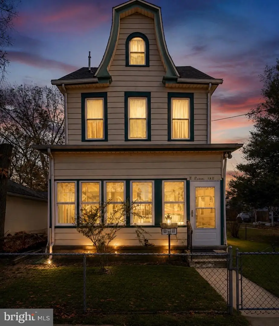142 Church St, Beverly, NJ 08010 - #1