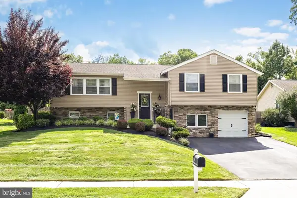 247 Belaire Dr, MOUNT LAUREL, NJ 08054