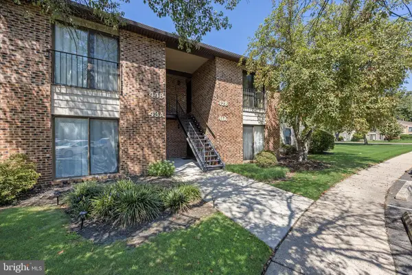 42 W Bluebell Ln, MOUNT LAUREL, NJ 08054