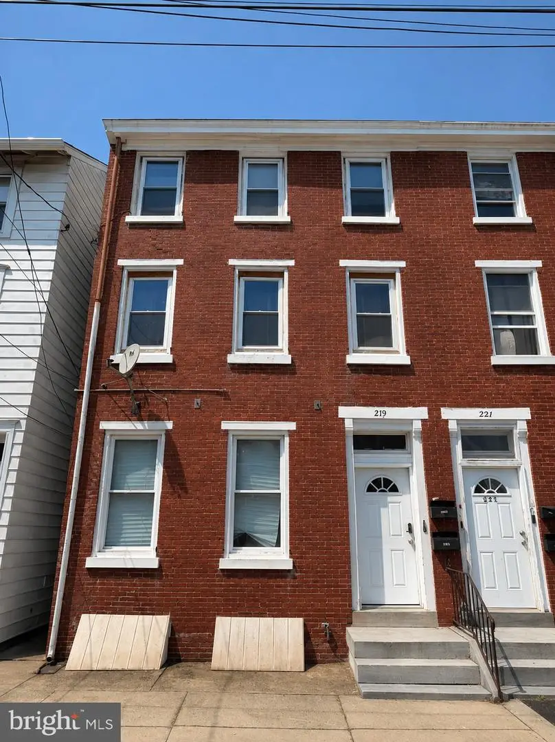 219 E Broad St, Burlington, NJ 08016 - #1
