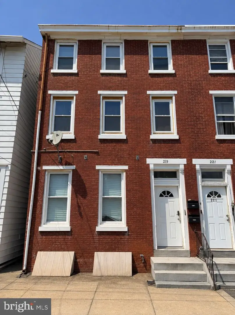 219 E Broad St, Burlington, NJ 08016 - #3
