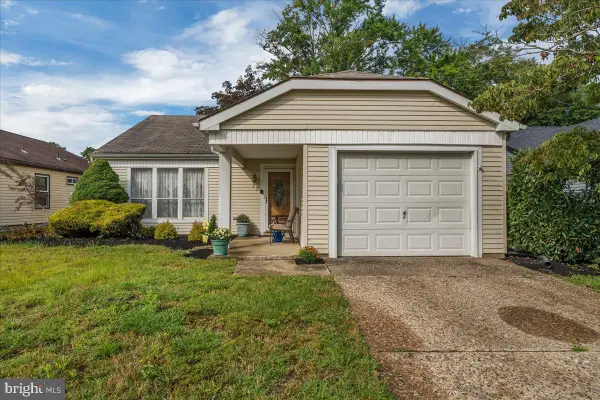 17 Dunstable Rd, SOUTHAMPTON, NJ 08088