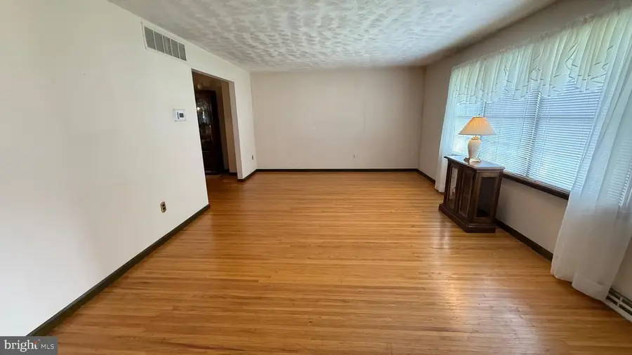 901 Schisler Dr, Florence, NJ 08518 - #2