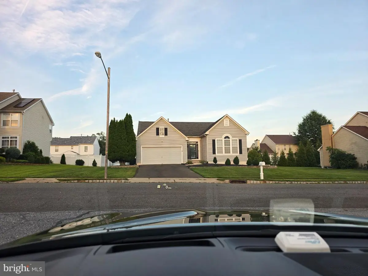 8 Quincy Manor Ln, Burlington, NJ 08016 - #1