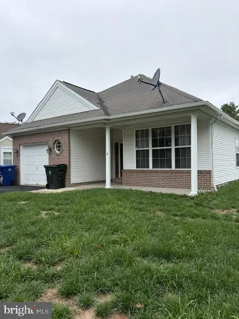 15 Foxchase Dr, BURLINGTON, NJ 08016