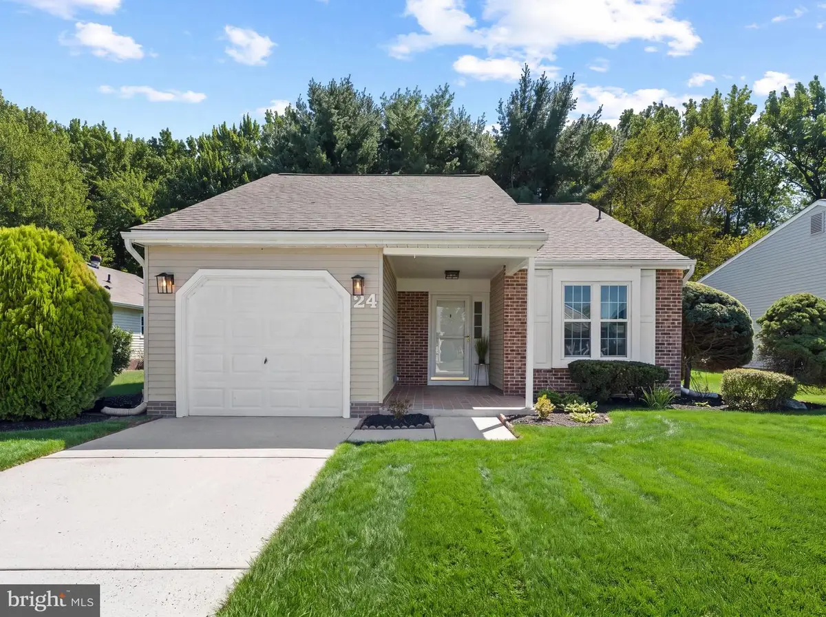 24 Falmouth Dr, Mount Laurel, NJ 08054 - #1