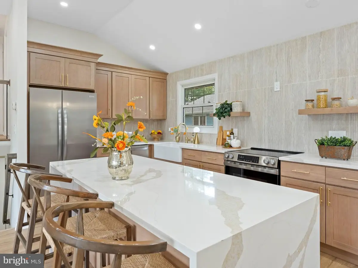 34 Walnut Dr, Burlington, NJ 08016 - #1