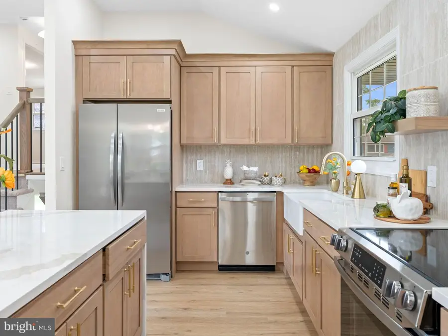 34 Walnut Dr, Burlington, NJ 08016 - #2