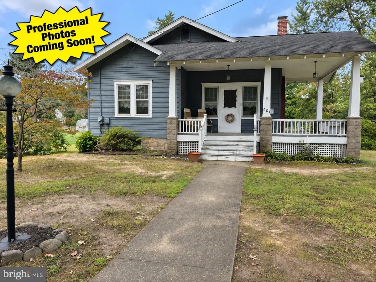 201 W Franklin Ave, Edgewater Park, NJ 08010 - #1