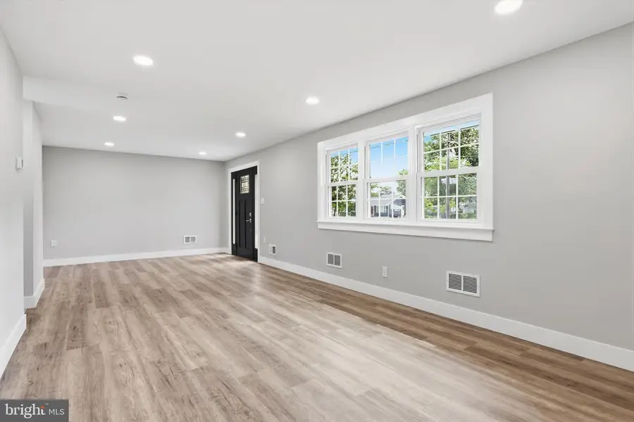 45 E 5th St, Florence, NJ 08518 - #3