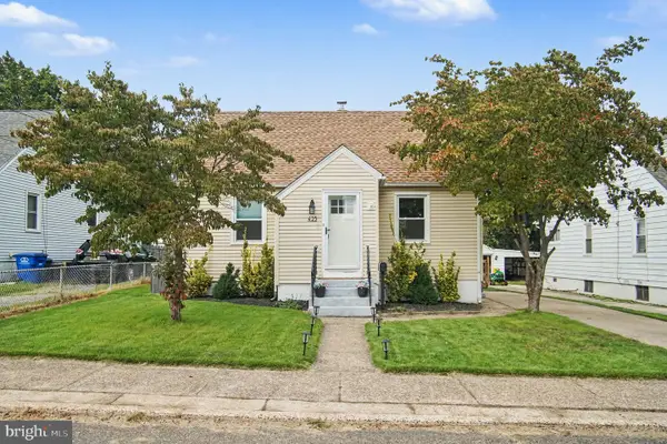 423 E Park Ave, MAPLE SHADE, NJ 08052