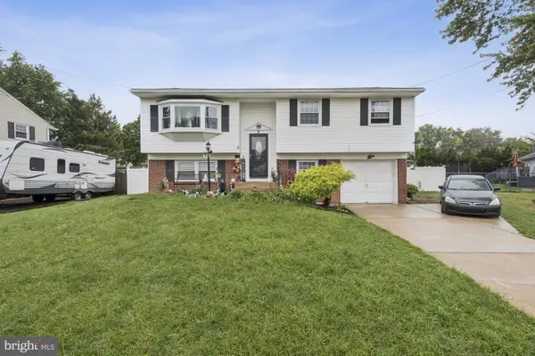 2 Walnut Dr, BURLINGTON, NJ 08016