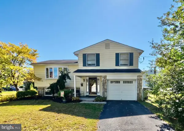 1 Tomahawk Dr, MARLTON, NJ 08053