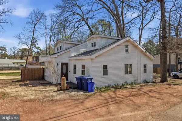 16 Pear Ave, BROWNS MILLS, NJ 08015
