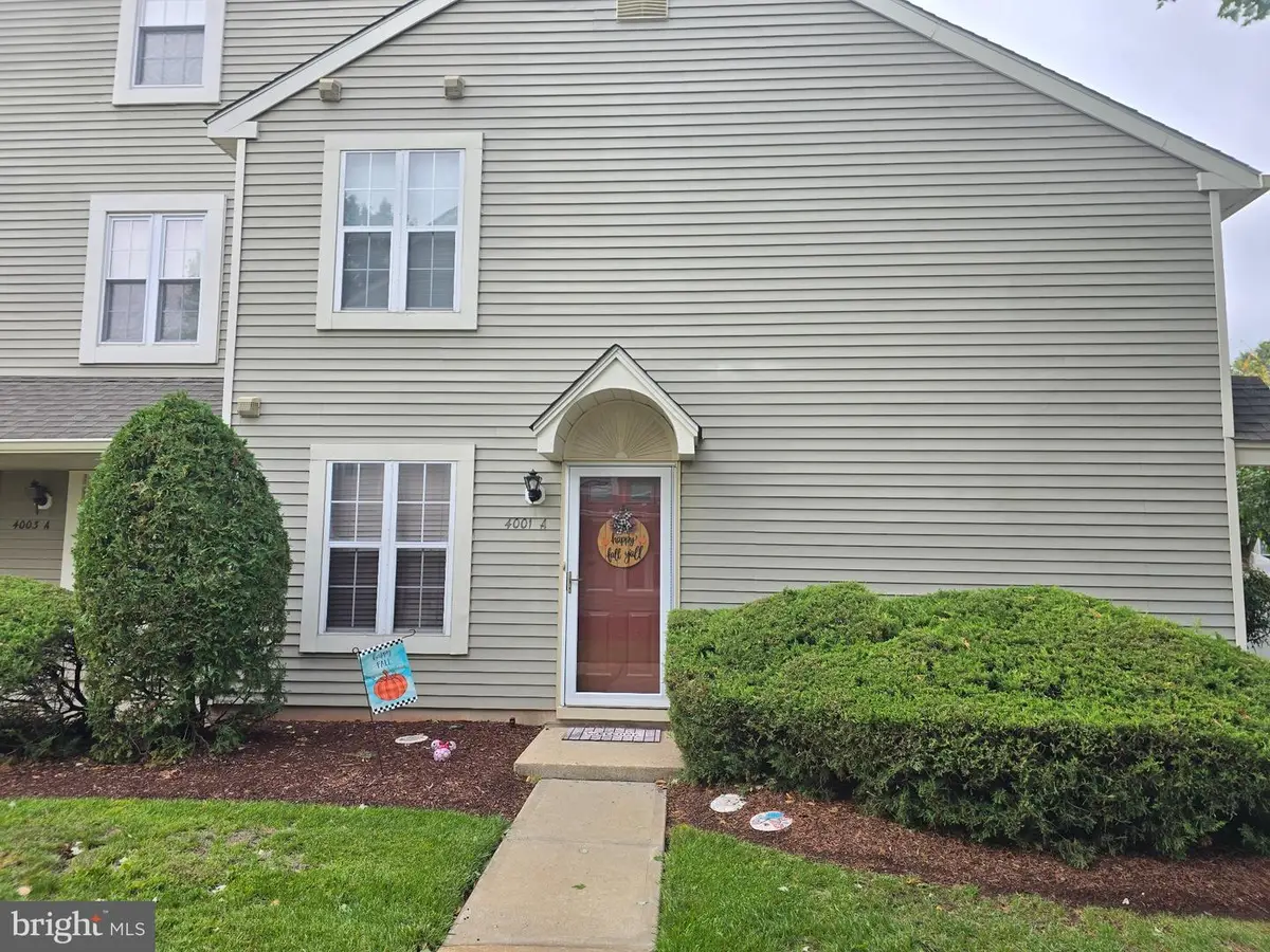 4001 Fenwick Ln, Mount Laurel, NJ 08054 - #1