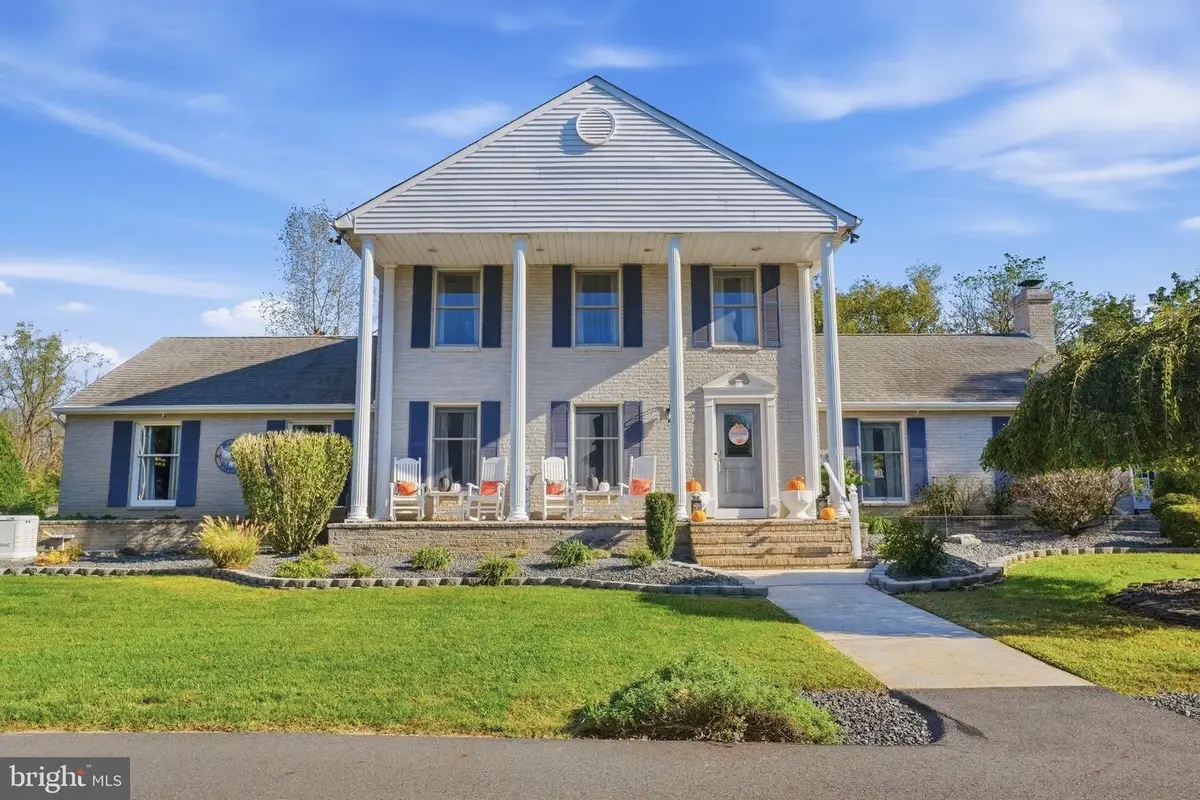 827 Wrightstown Rd, Columbus, NJ 08022 - #1