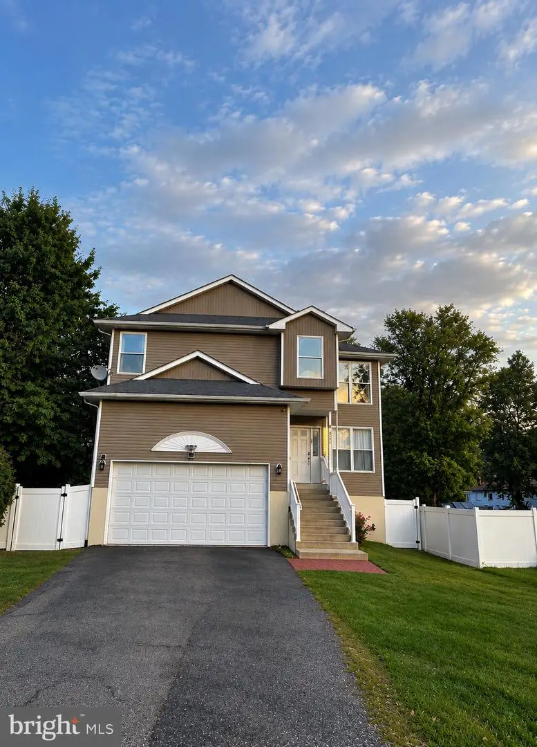 211 S Lippincott Ave, Maple Shade, NJ 08052 - #1