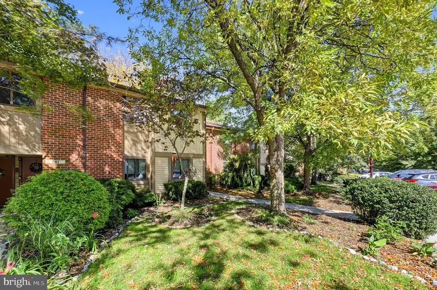 706 Cypress Point Cir #b, Mount Laurel, NJ 08054 - #2