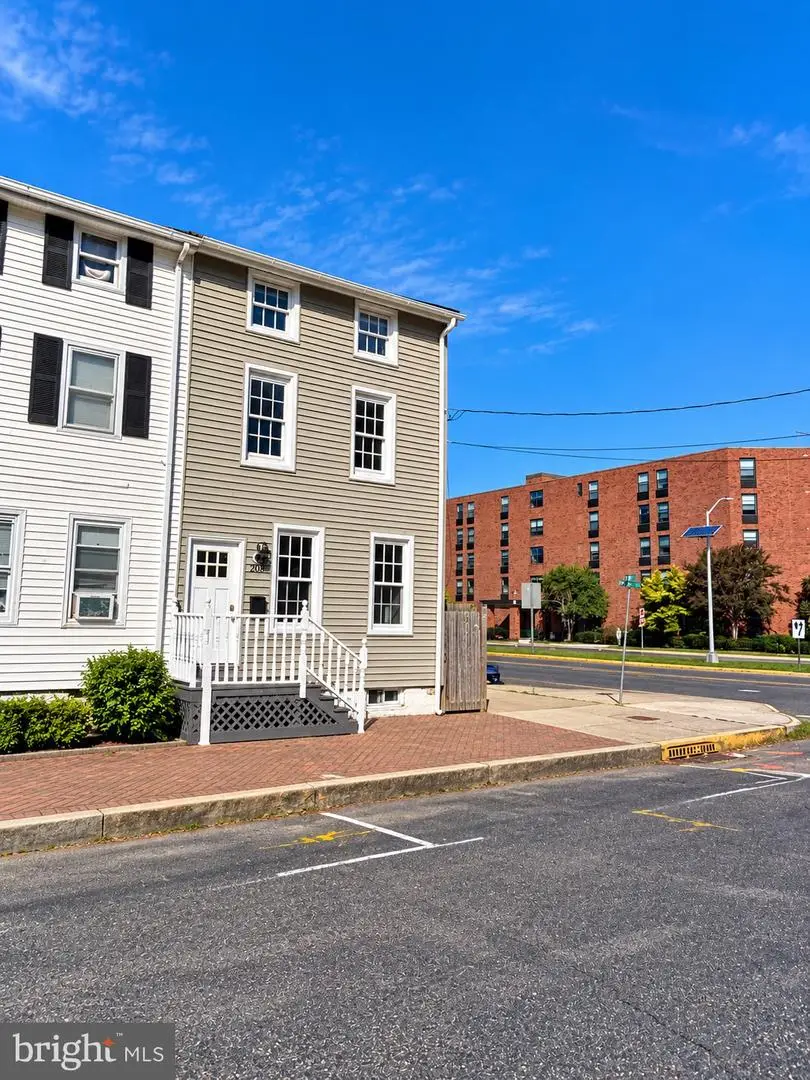 208 St Mary St, Burlington, NJ 08016 - #1